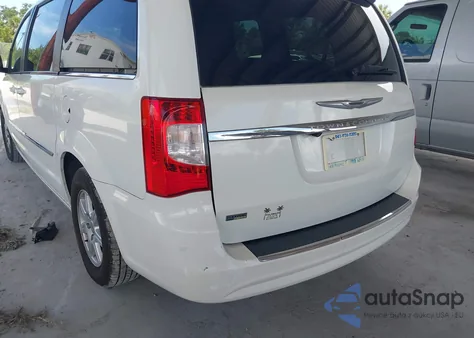 2013 Chrysler Town & Country Touring from USA, damaged, VIN 2C4RC1BG4DR629853